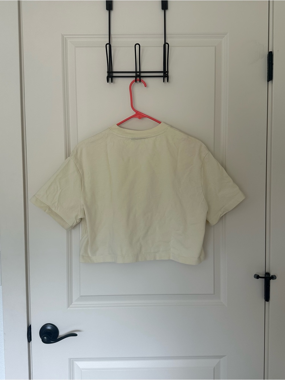 Nike Cropped Tee in butter yellow - Picture 3 of 3